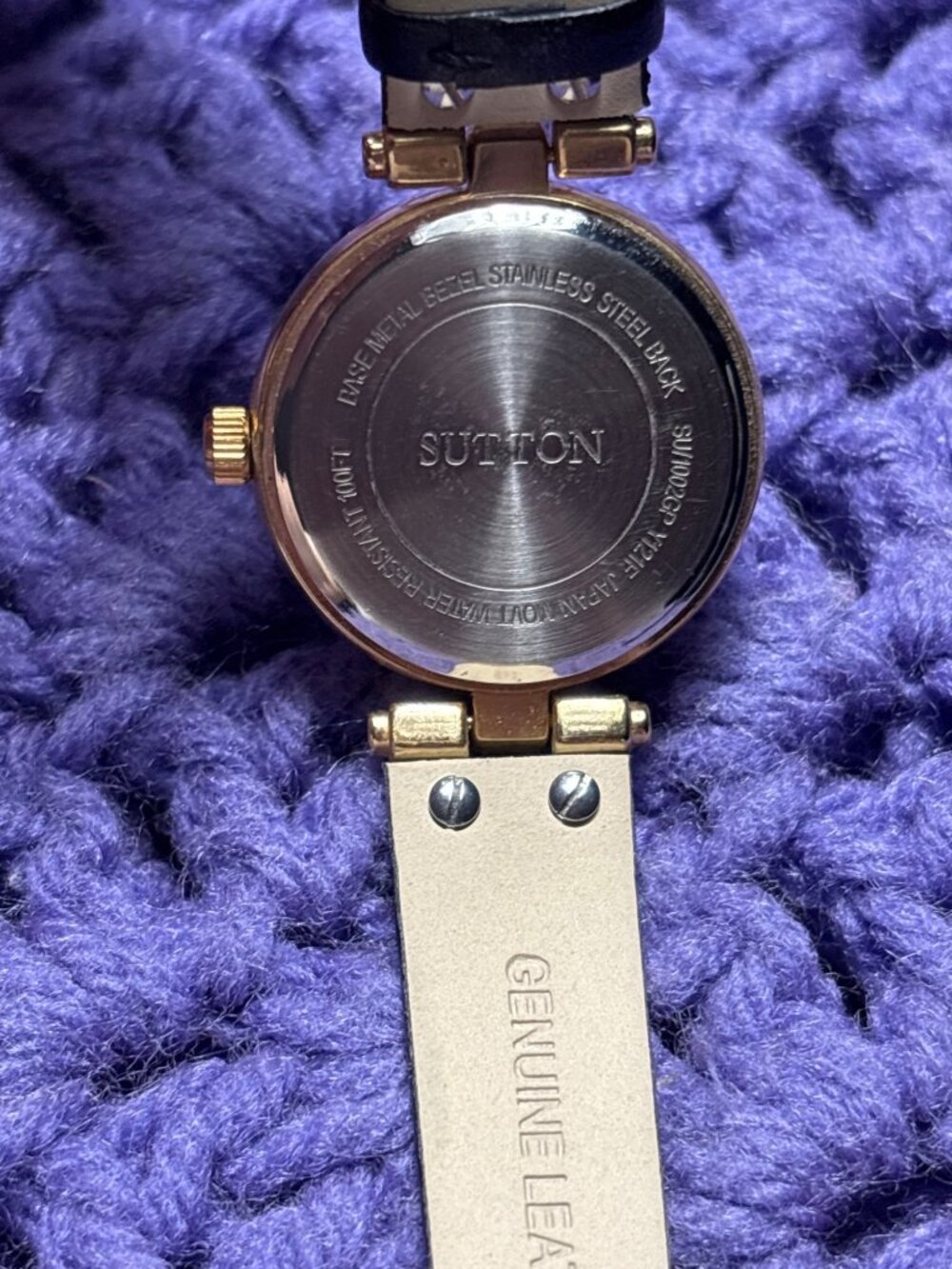 Sutton by Armitron Women's Goldtone Black Leather Watch Creases on Band Untested - Picture 7 of 7